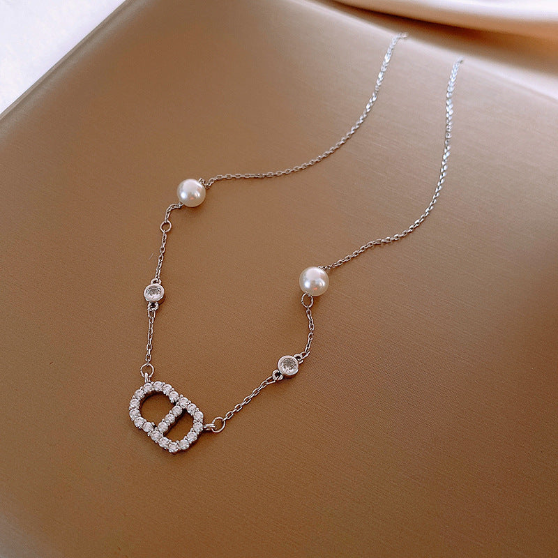 Letter design pearl necklace
