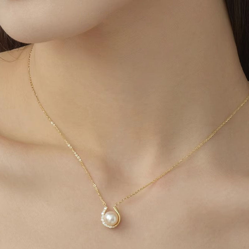 Pearl minimalist design necklace