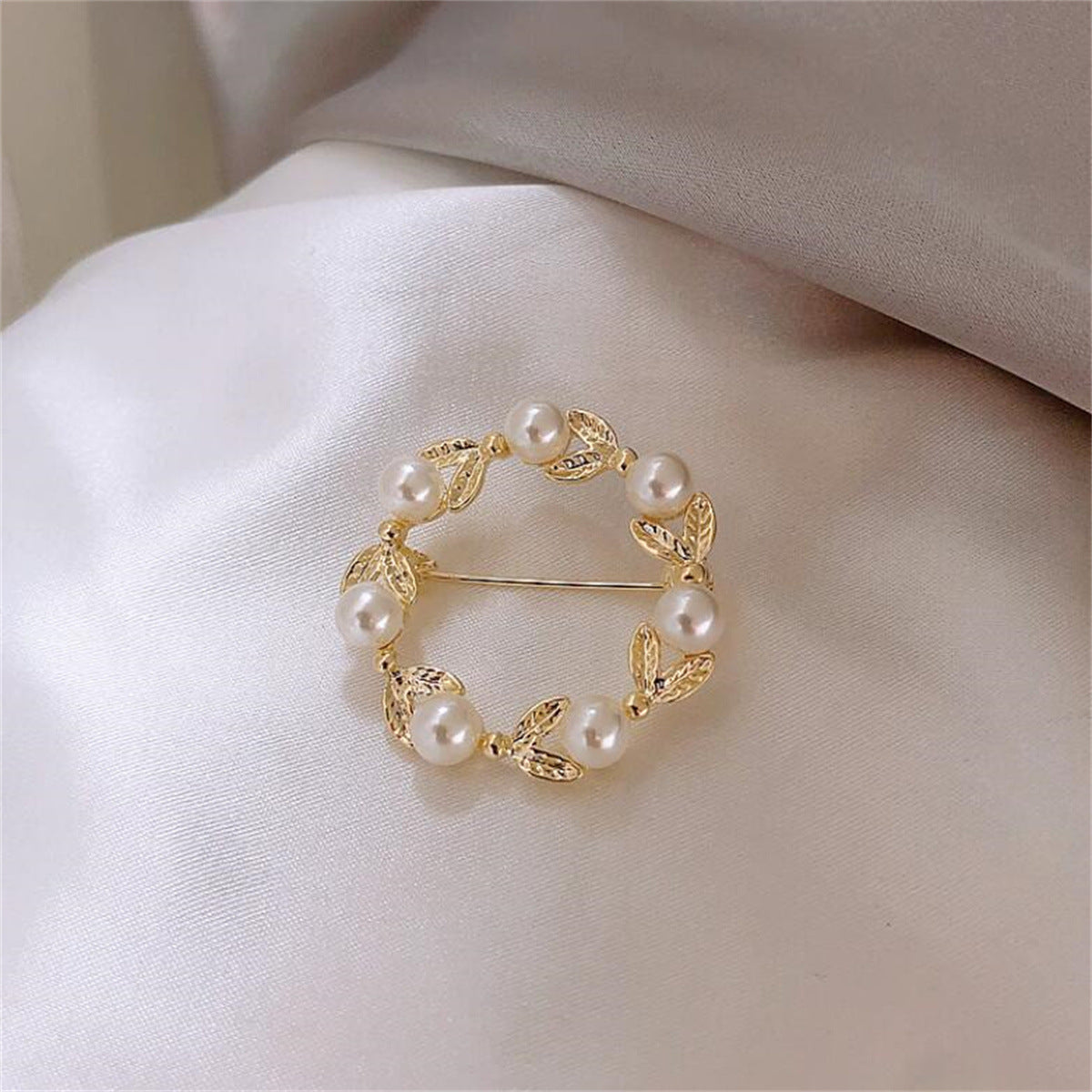 Wreath Design Pearl Brooch