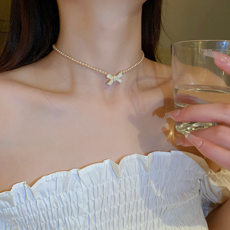 Pearl bow design necklace