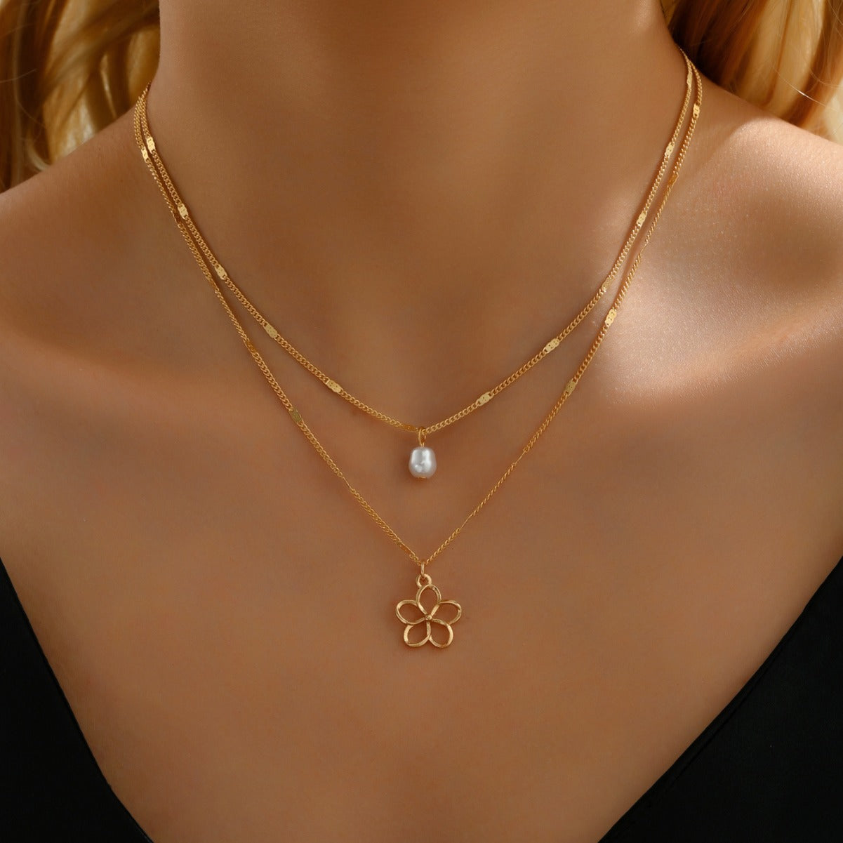 Double Flower Design Pearl Necklace