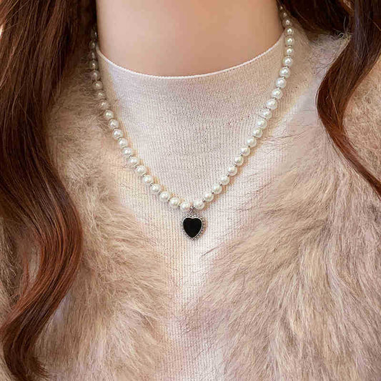 Love geometric pearl necklace