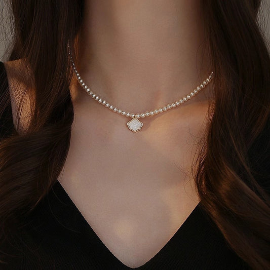 Shell design necklace