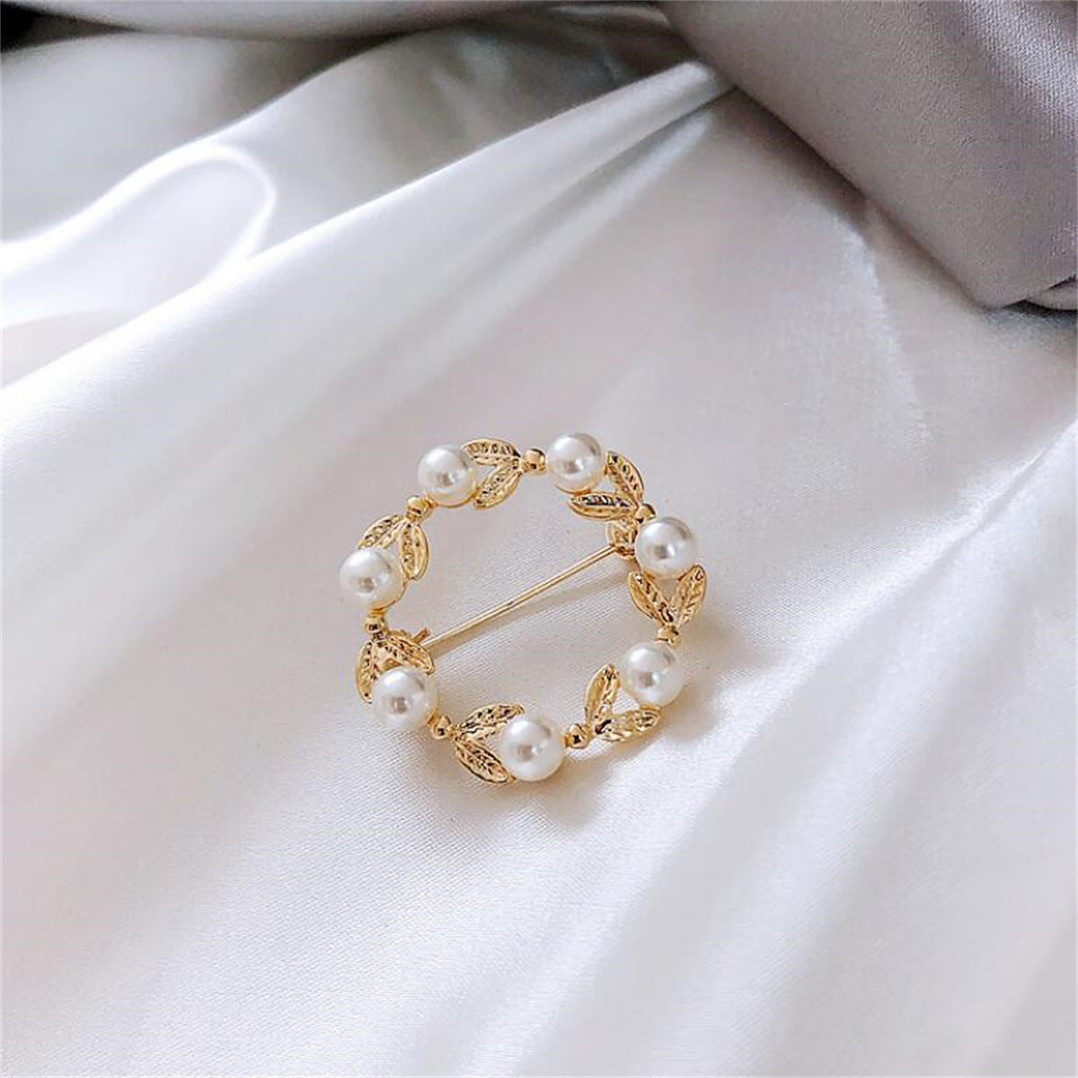 Wreath Design Pearl Brooch