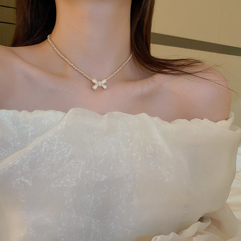 Pearl bow design necklace