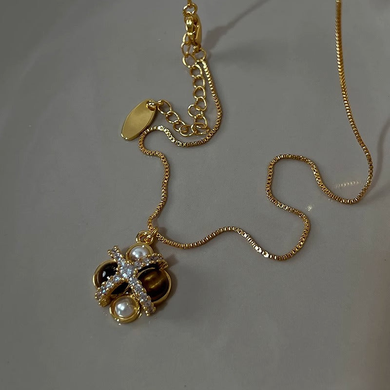Tiger's Eye Design Pearl Necklace