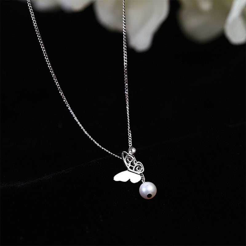 Pearl butterfly design necklace
