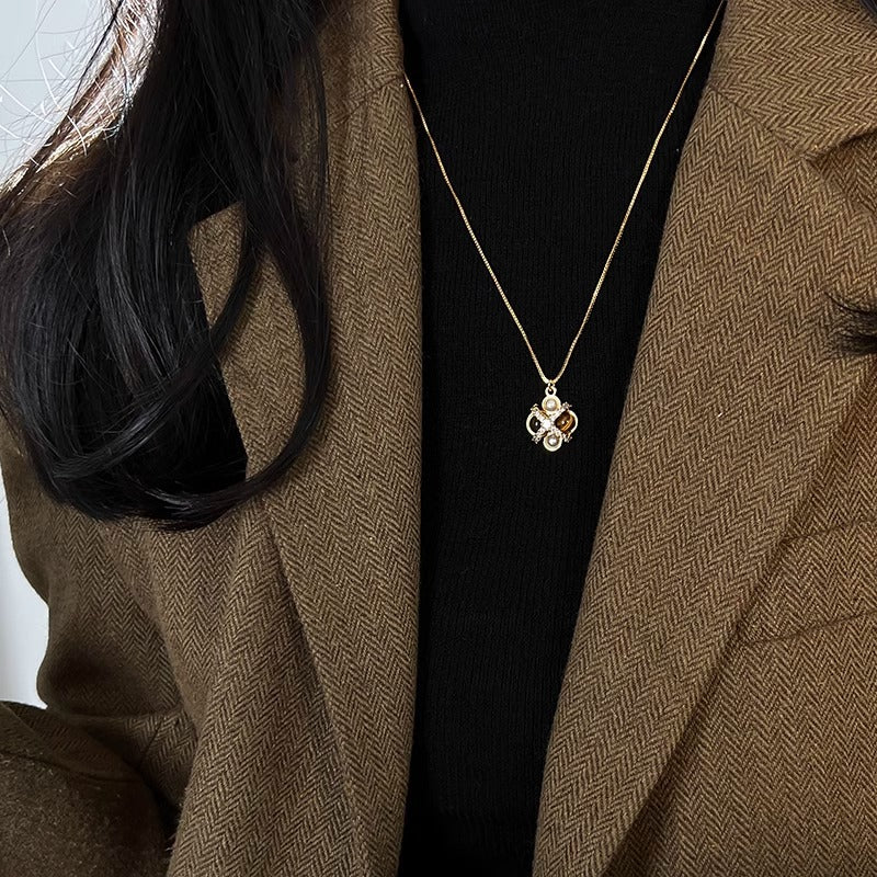 Tiger's Eye Design Pearl Necklace