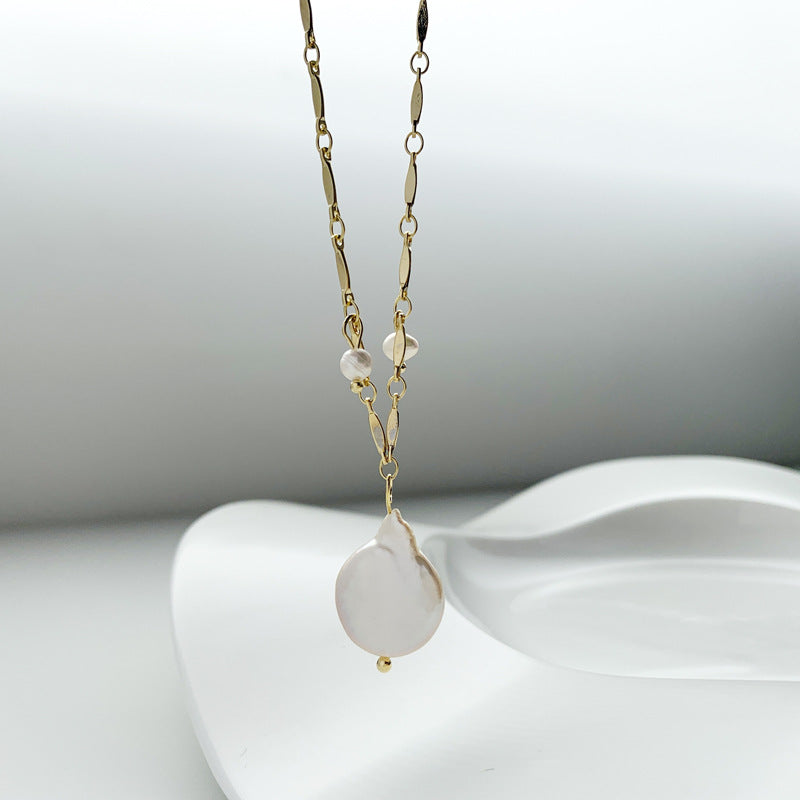 Vintage design pearl necklace