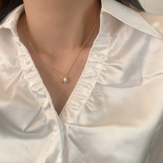Vintage design pearl necklace