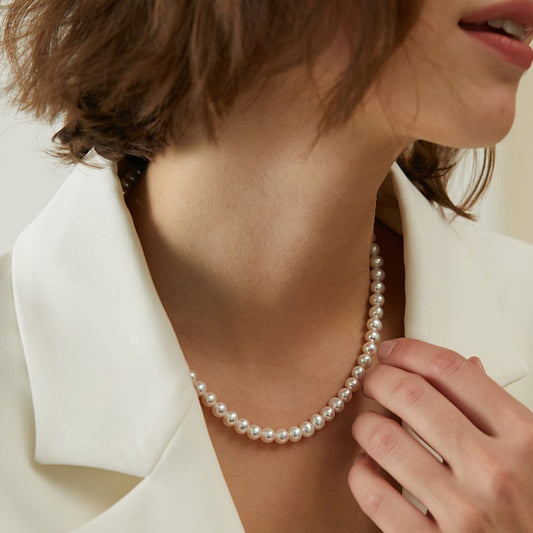 Vintage court style pearl necklace