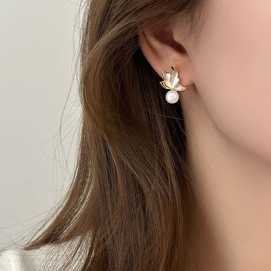 Butterfly design pearl stud earrings