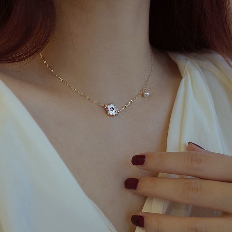 Flower Design Pearl Neck Chain