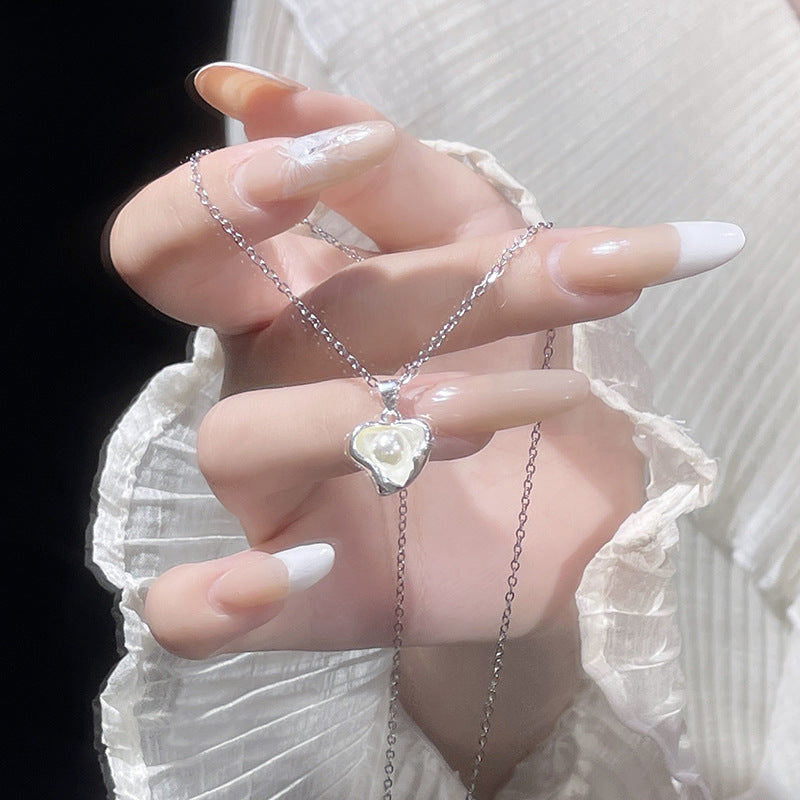 Irregular love design pearl necklace