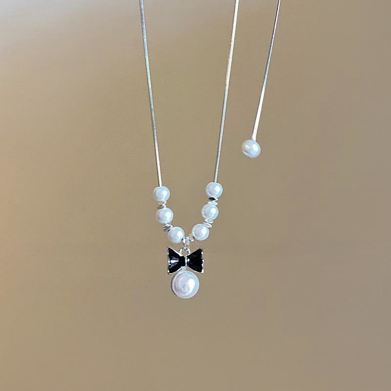 Bow design pearl necklace