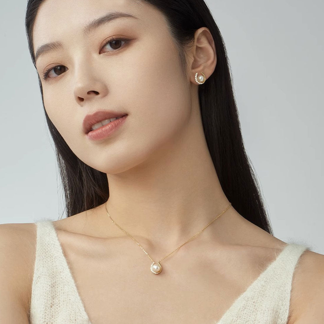 Pearl minimalist design necklace