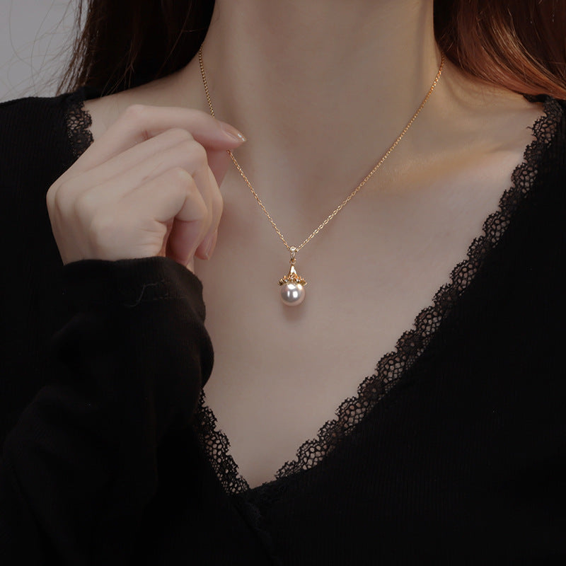 Simple design pearl necklace