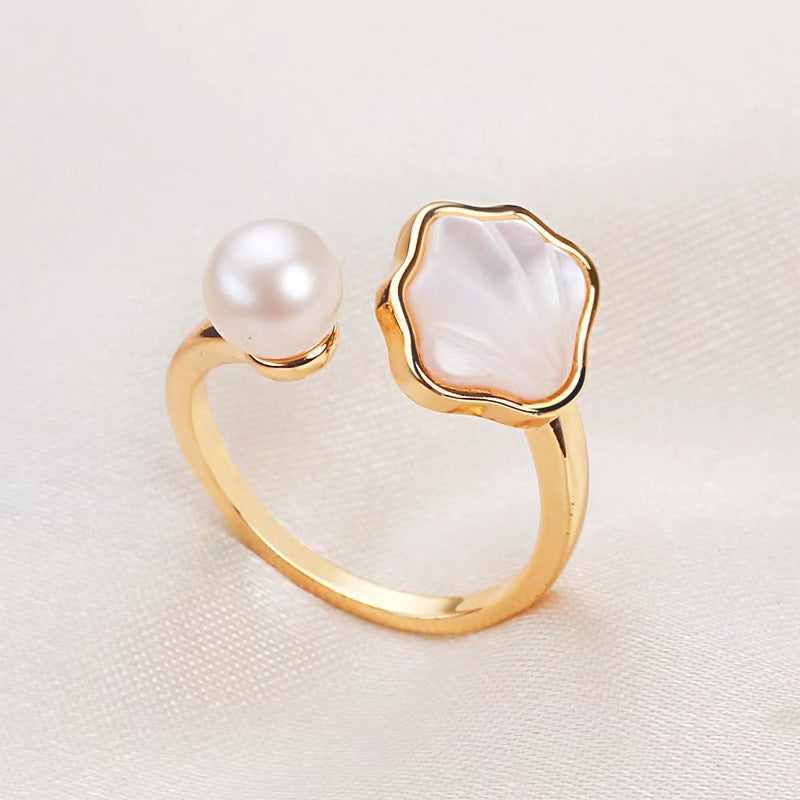 Shell design pearl ring