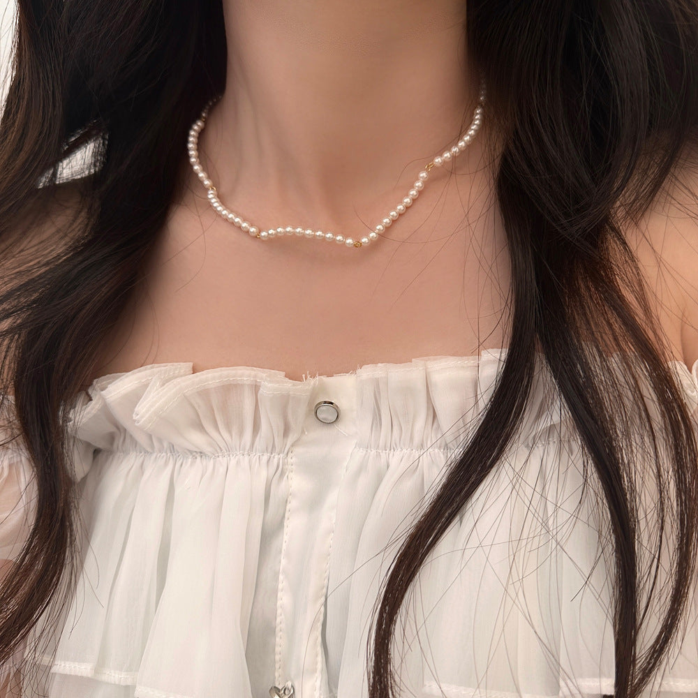 Simple design pearl necklace