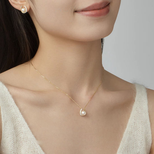 Pearl minimalist design necklace