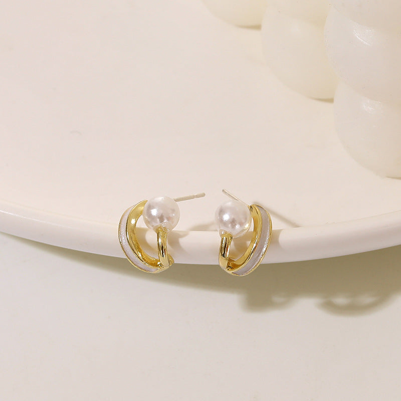 Simple design pearl stud earrings