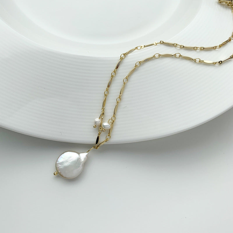 Vintage design pearl necklace