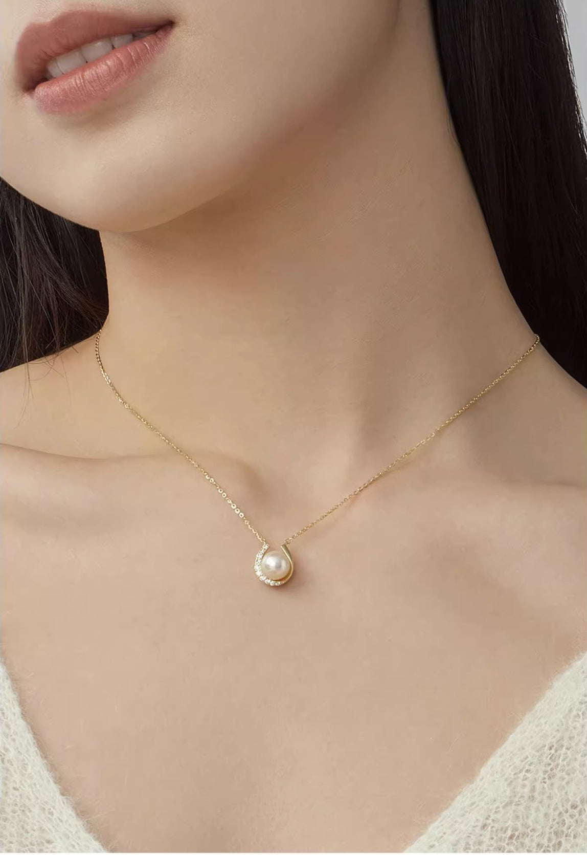 Pearl minimalist design necklace
