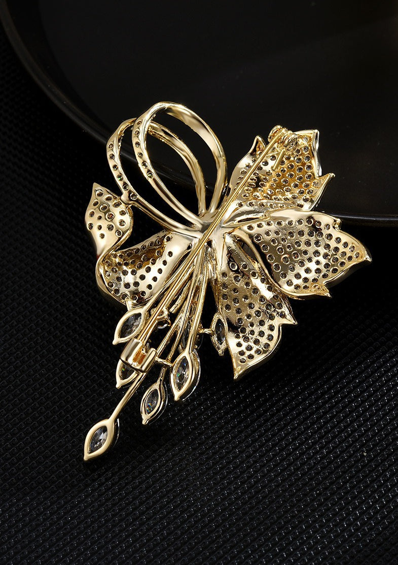 Floral Design Pearl Brooch